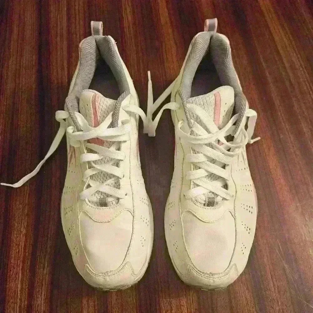 Reebok White Leather Sneakers with Pink Trim Size 10. EUC - Picture 3 of 16
